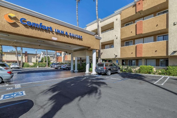 Comfort Inn & Suites Huntington Beach Main image